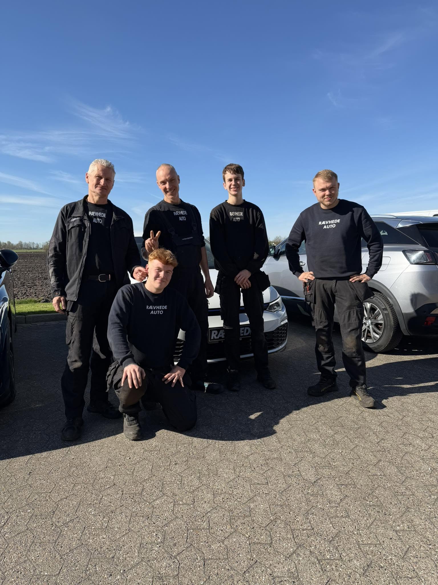Rævhede Auto team på værkstedet
